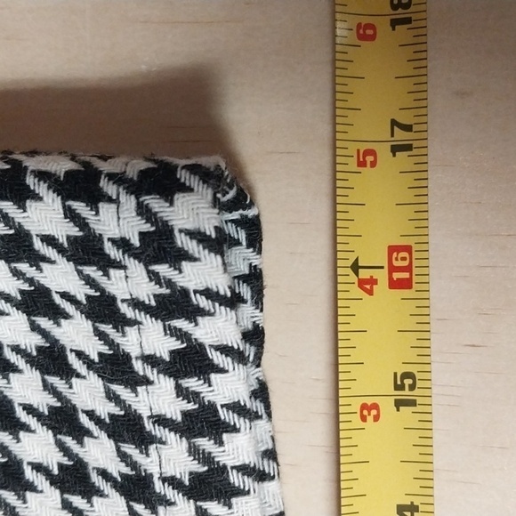 3/$25 Forever 21 Skirt, Size Medium black and white - Picture 15 of 15